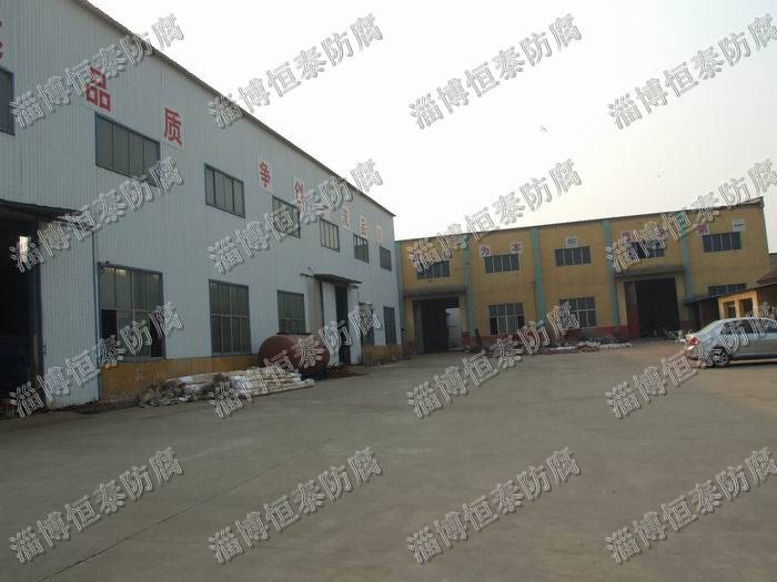 公司水處理設備車間（左），熱襯車間（前）